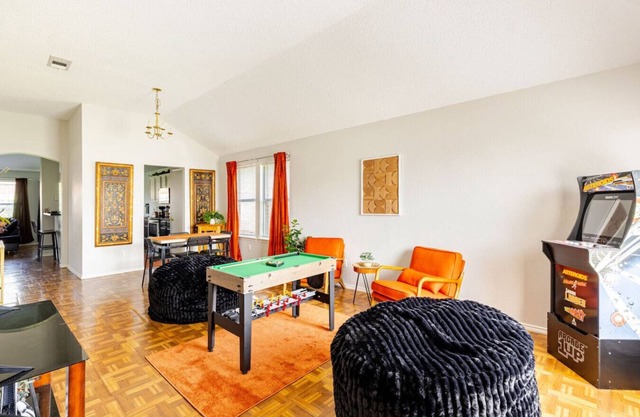 3BR Large Family Oasis | PS5, Arcades + Fast WiFi