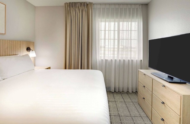 3BR Miami Comfort | Pool, Free Shuttle, Gym, Pet Friendly, BBQ Area