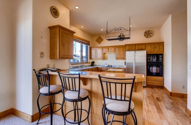 3br Townhome With Mountain Views & Garage 3 Bedroom Townhouse - No Cleaning Fee! by RedAwning