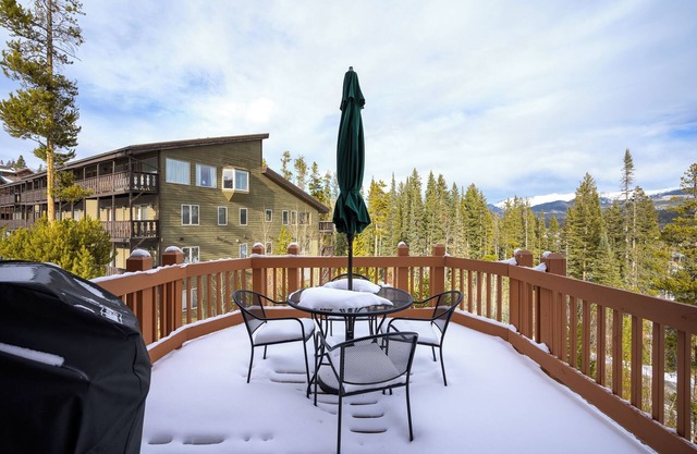 3BR townhouse w/balcony & hot tub