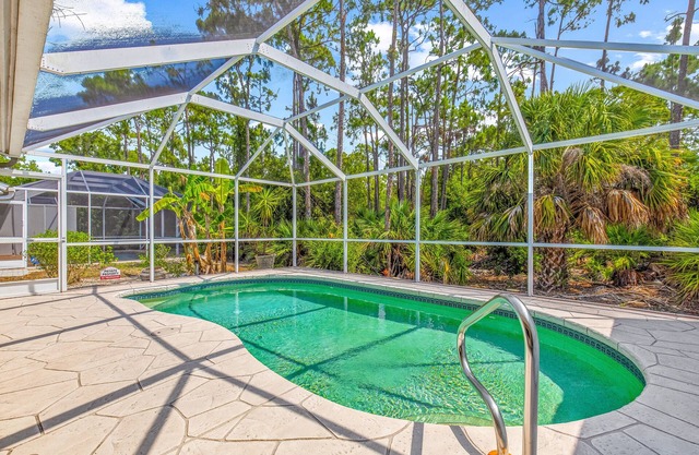 3br Villa, Private Heated Pool, Garage, EV-Charger