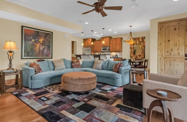 3BR with Hot Tub 10 Min to Canyon Village