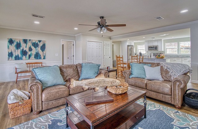 3br2ba lake front home on Lake Bowen close to TIEC, Wofford College and more!
