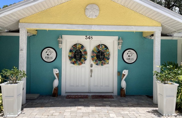 3Gulls Inn Ozona2-Boutique Hotel-SwimSpa-King Suite-Pets Stay Free-Dtntwn Ozona