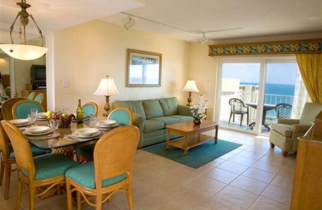"4" 1bed 1 bath condo 1 block off beach sleeps 6
