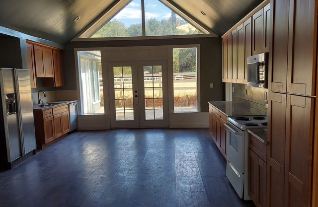 4/2 CUPERTINO HOUSE IN WILDERNESS SETTING