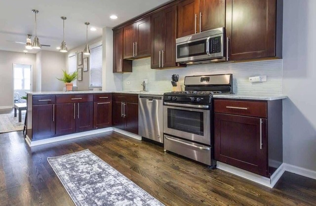 4/2 Home + Foosball Table | Near Wrigley