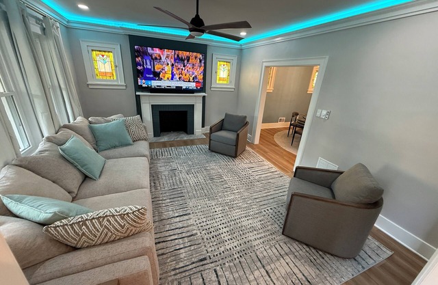 4/3 Spacious Entire Home w Fenced Yard, Deck, Grill Pittsburgh, PA