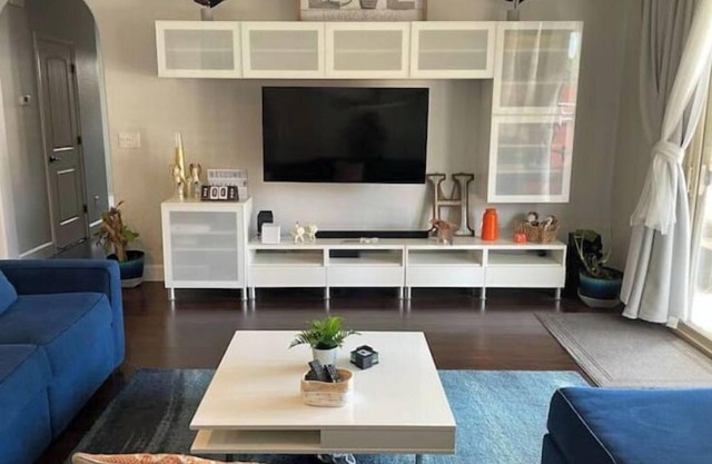4 bdrm villa w/cabana,pool,sauna,office& RV prkng