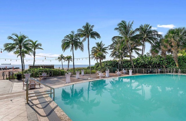 4 Beach Escape Rooms with Pool Near Hugh Taylor Birch Park