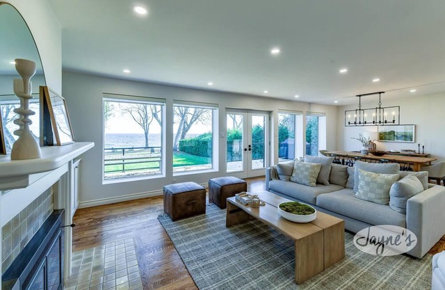 4 bed 2 bath cottage on Lake Simcoe