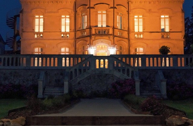 4-bed dormitory room in the Château outbuilding overlooking the Loire River