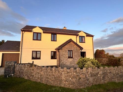 4 Bed Farmhouse - Pets - Garden - Parking