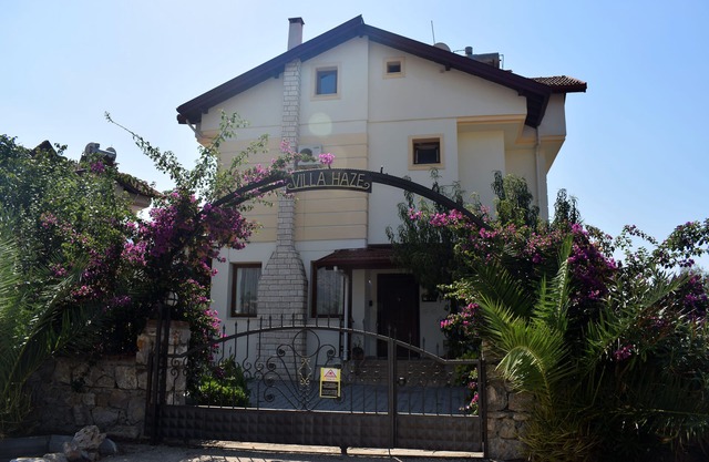 4 bed Villa With Private Pool And Mountain Views. 5 minutes walk to Hisaronu