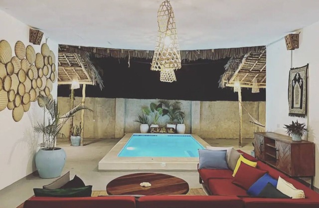 4 Bed Villa with Private Pool, Jacuzzi, WIFI & AC