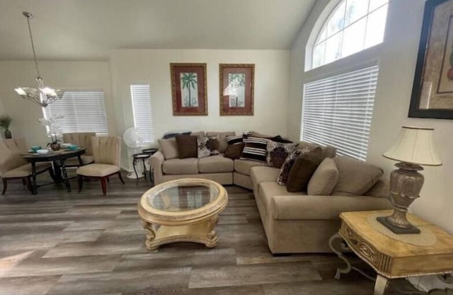 4 bedroom 3 bath Home Near Downtown Riverside