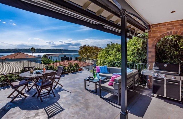 4 bedroom 3 bathroom home in Vaucluse with stunning harbour views