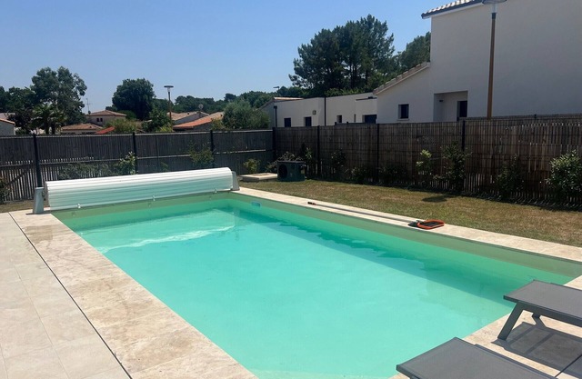 4 bedroom + 4 bathroom Villa (15) with a pool & jacuzzi with tennis & petanque