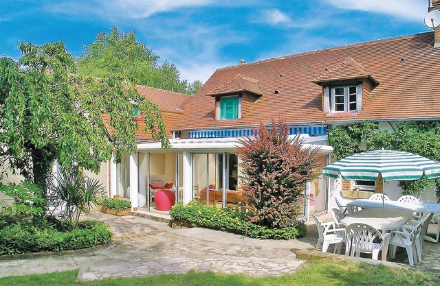 4 bedroom accommodation in Brette les Pins