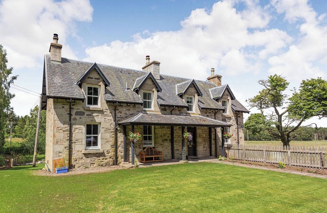 4 bedroom accommodation in Strathnairn