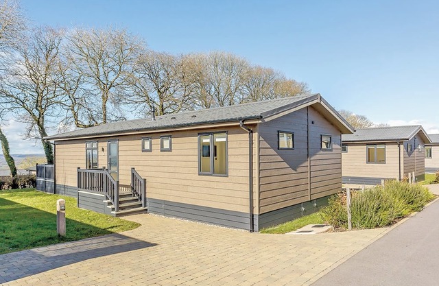 4 bedroom accommodation in Axminster