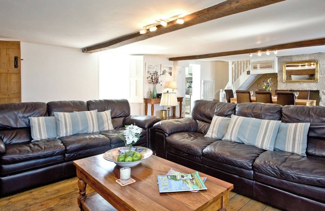 4 bedroom accommodation in Portland