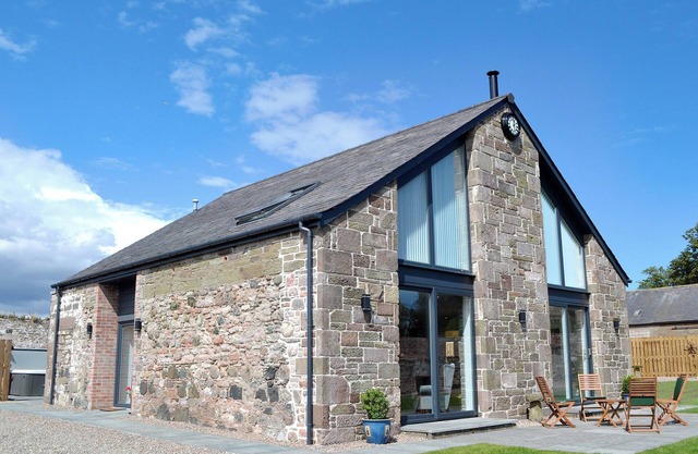 4 bedroom accommodation in Montrose