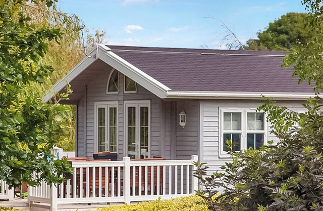 4 bedroom accommodation in Milford-on-Sea, Nr Lymington