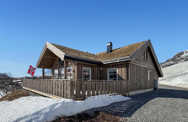 4 bedroom awesome home in Vøringsfoss
