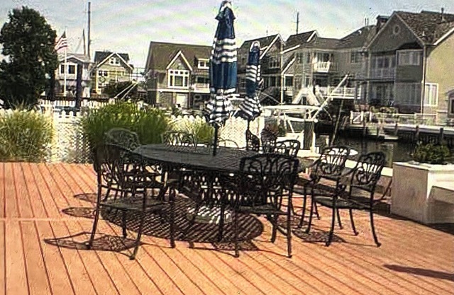 4 bedroom beach home- lagoon front deck, fantastic sunset views, pet friendly,
