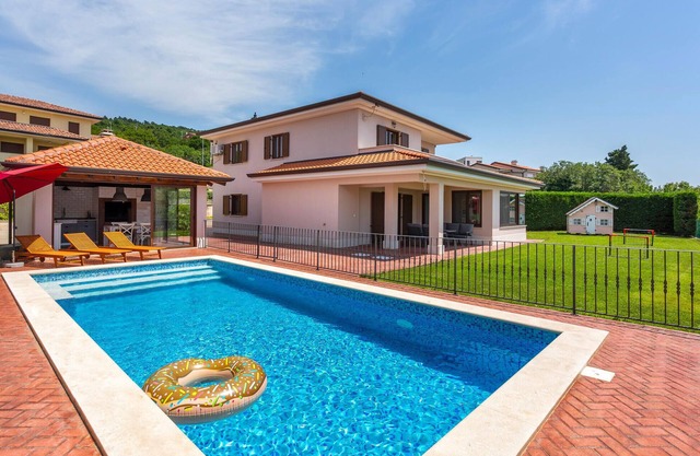 4 bedroom beautiful home in Kostrena