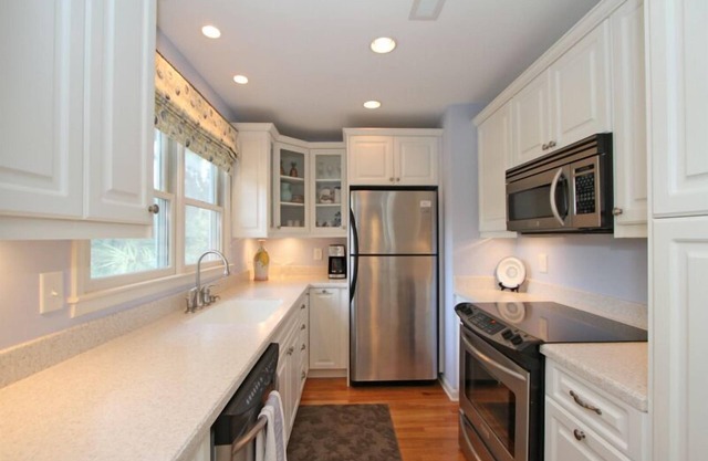 4 bedroom cottage close to the beach!