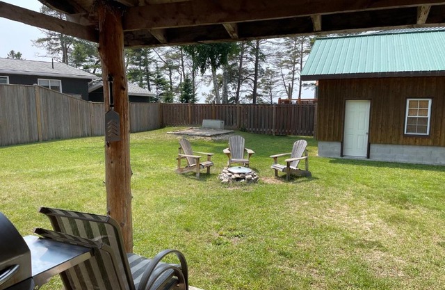 4 Bedroom Cottage on Manitoulin Island Next to Sand Beaches!