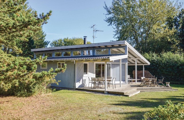 4 bedroom cozy home in Sjællands Odde
