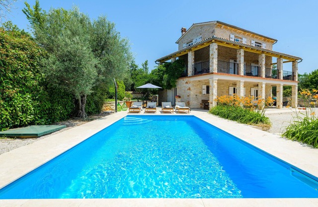 4 bedroom cozy home in Sveti Lovrec
