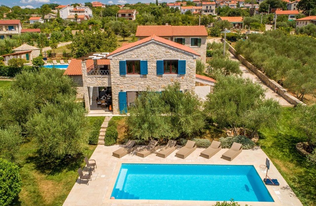 4 bedroom cozy home in Linardici