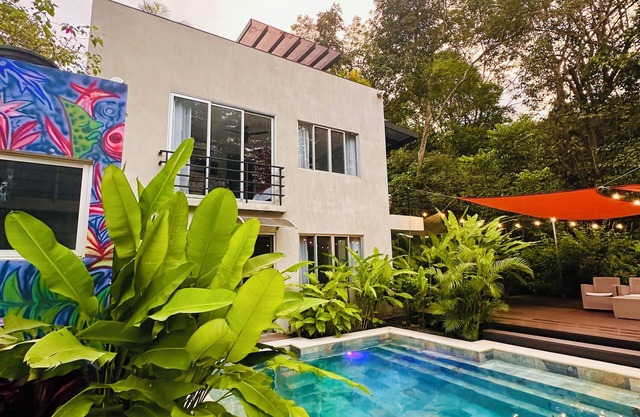 4-bedroom villa in gorgeous Punta Leona near Playa Blanca & Jaco. Private pool