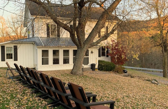 4-bedroom farm house in Coburn with WiFi on beautiful 100 acre. n