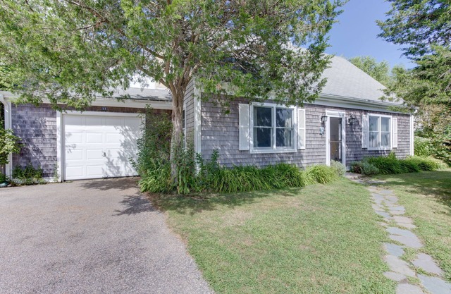 4 Bedroom, Fenced in Yard, Walk to Scarborough Beach