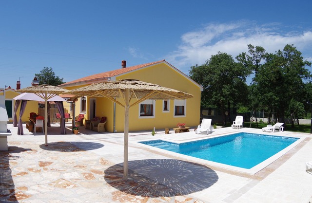 4 bedroom holiday house with private pool in village Sveti Kirin, pet friendly
