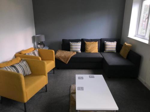4 Bedroom Home - Sleeps 7 Pet Friendly & Parking