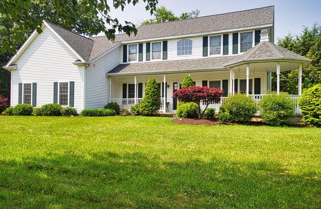 4-bedroom home with pool, theatre, and beach/lake access in Saratoga Springs