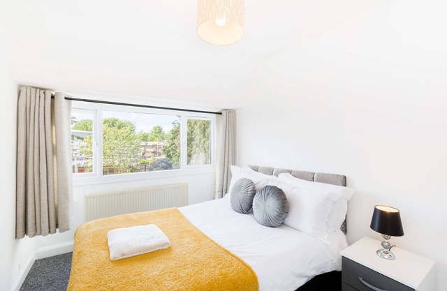 4 bedroom house in Stockfield Road