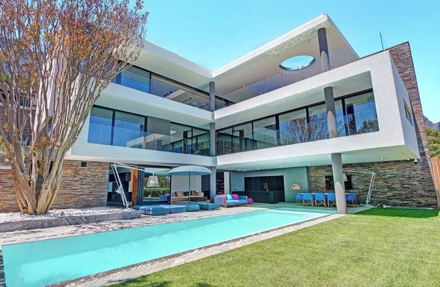 4-bedroom house in lovely Cape Town with WiFi, AC