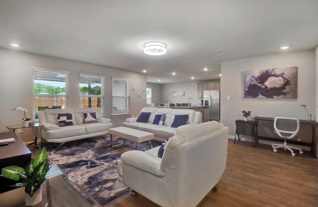 4-bedroom house in peaceful Long Beach with outdoor patio & 3 miles from Beach