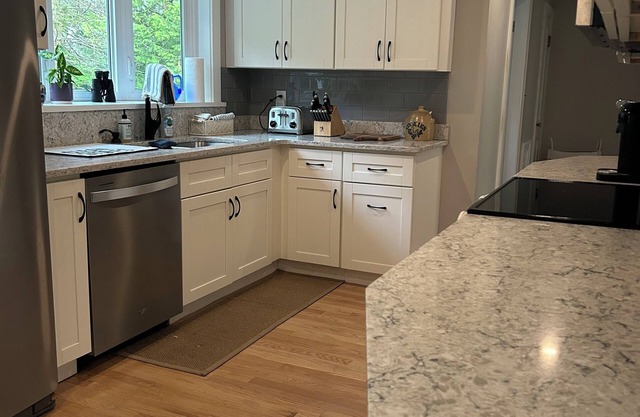 4-bedroom house in Scarborough with fully equipped kitchen, WiFi, near beaches.