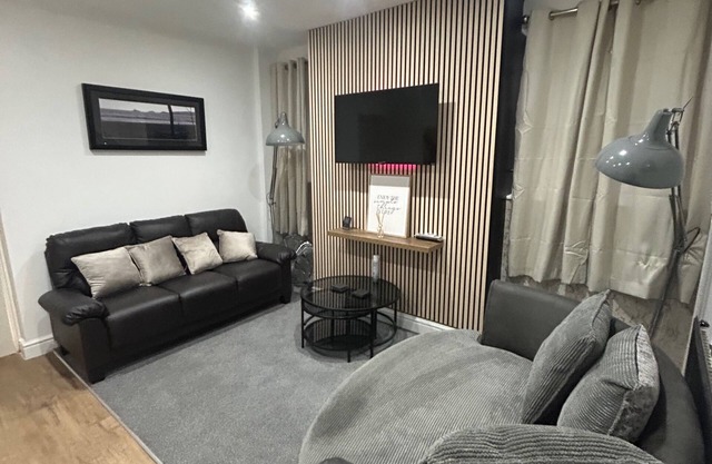4 Bedroom House, Sleeps 7 - Pet Friendly & Wifi