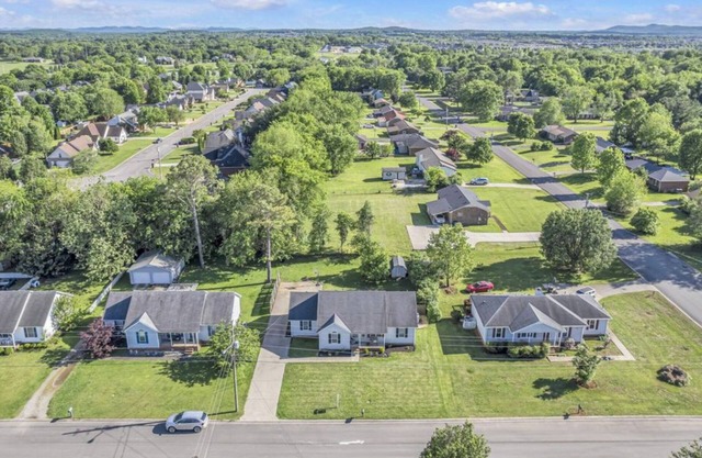 4-bedroom house with 2 King beds in enchanting Murfreesboro. Welcome home!