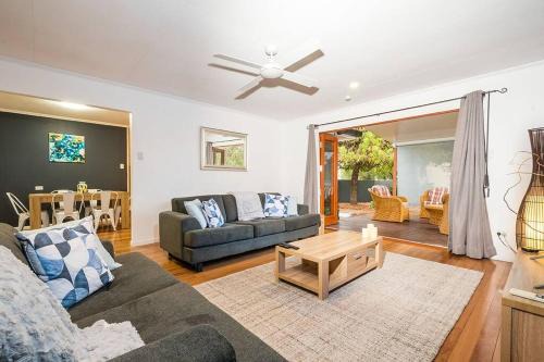 4 Bedroom Pet Friendly Home, 200m to Tallebudgera Creek - Hosted by Burleigh Letting