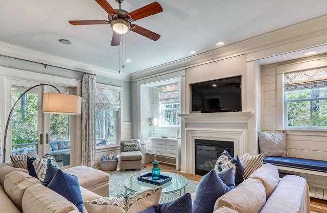 4 Bedroom, Pet-Friendly Home with 6 Seater Electric Cart & Direct Path to Pool